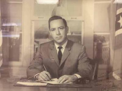 robert_e_andrews.jpg Robert E. Andrews
